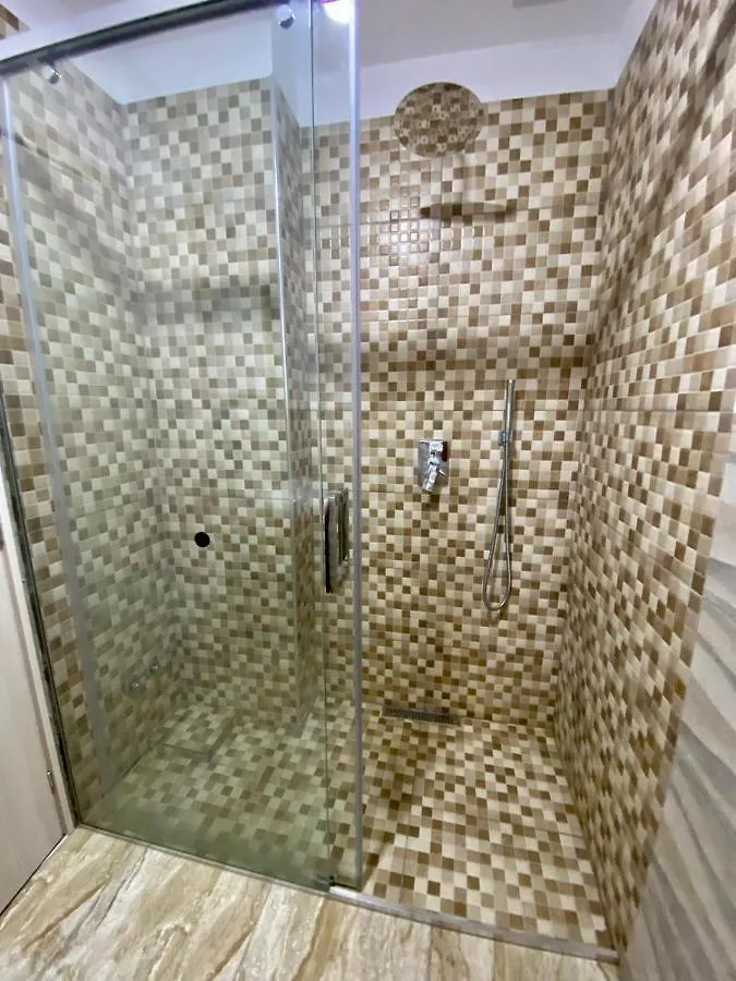 Hotel Globo Durrës 0*,