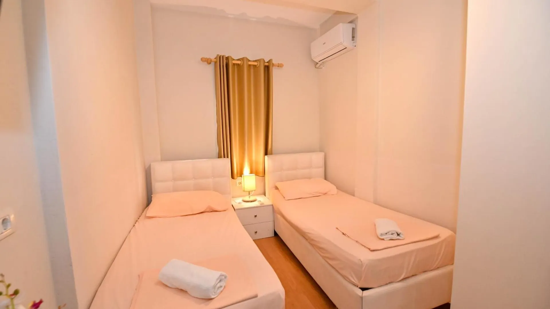 Hotel Globo Durrës 0*,