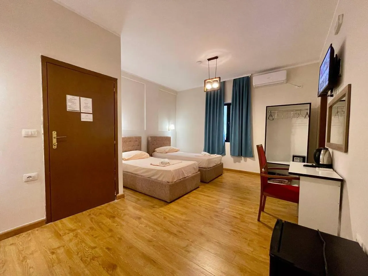 Hotel Globo Durrës 0*,